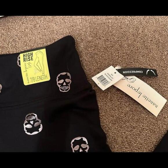 Edgy and Trendy: New Saks off 5th Leggings with Skull Design w/ Tags - Picture 3 of 3